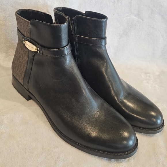 Michael Kors Black and Brown Leather Boots with Matching Bag - Picture 3 of 6